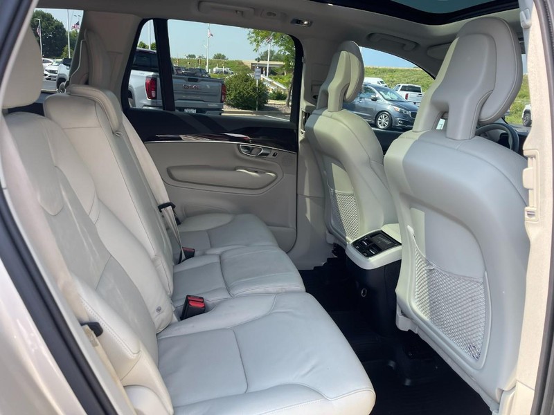 Volvo XC90 Vehicle Image 13