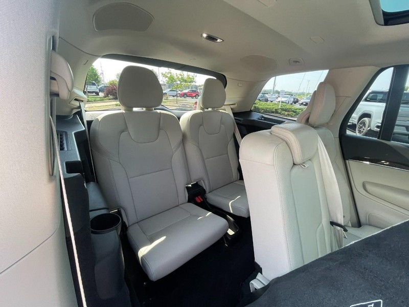 Volvo XC90 Vehicle Image 14