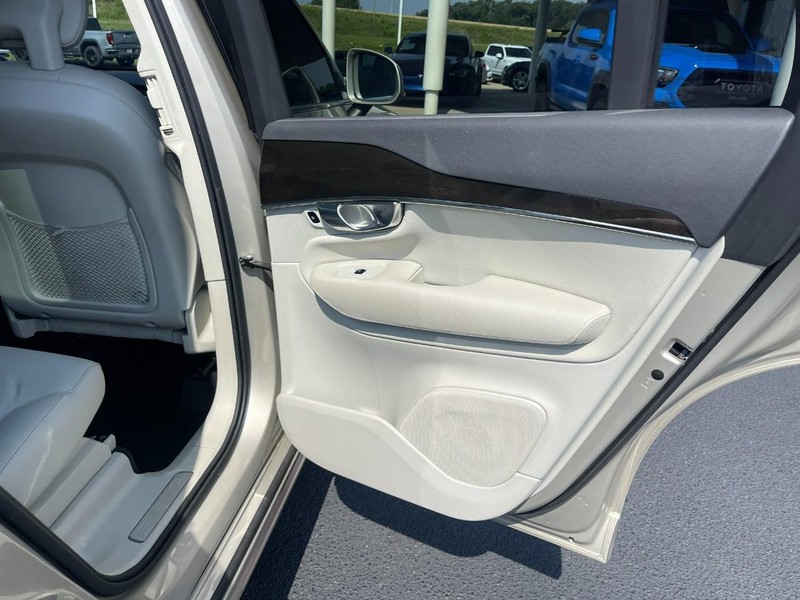 Volvo XC90 Vehicle Image 15