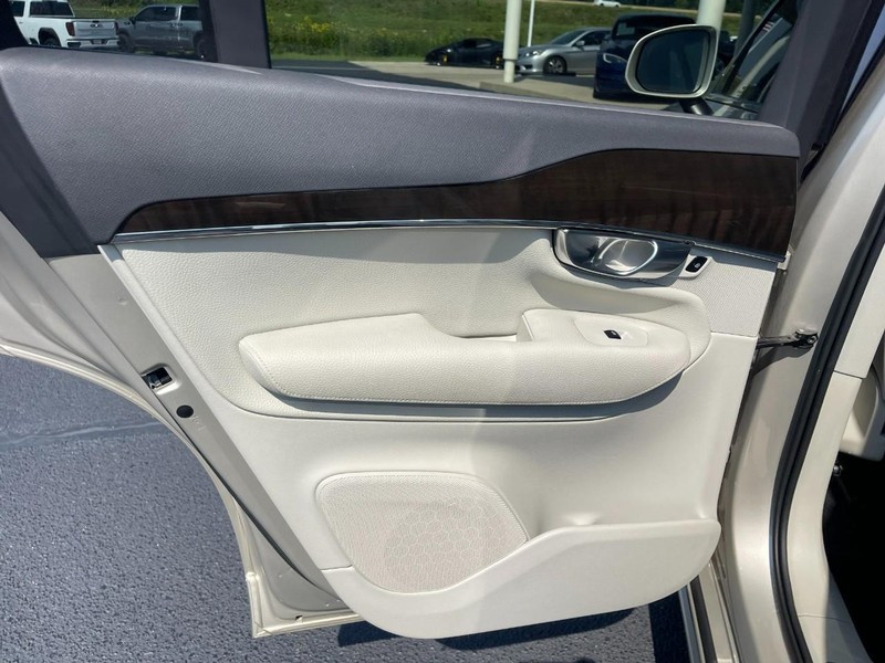Volvo XC90 Vehicle Image 19