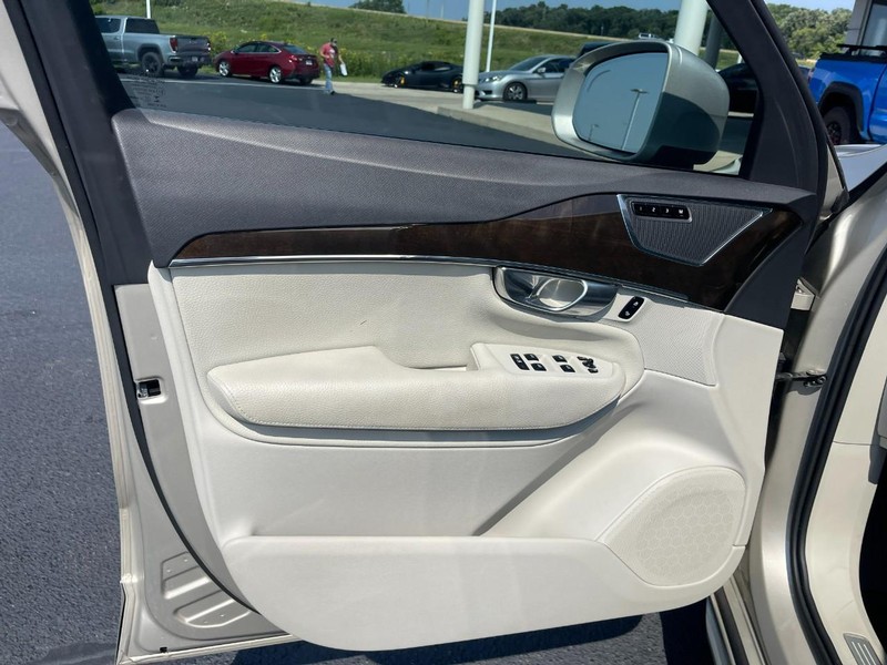 Volvo XC90 Vehicle Image 21