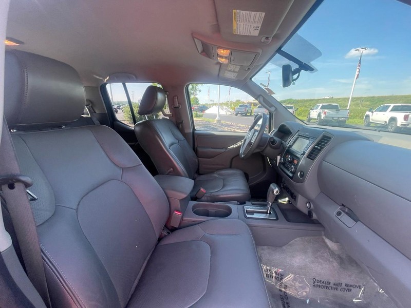 Nissan Frontier Vehicle Image 10