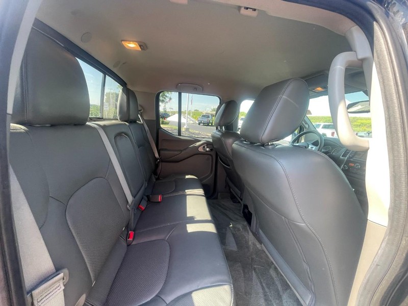 Nissan Frontier Vehicle Image 11