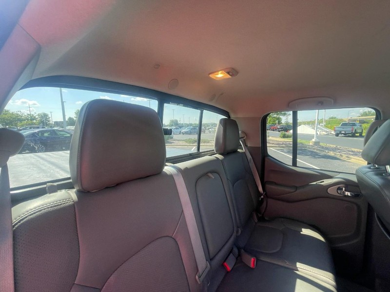 Nissan Frontier Vehicle Image 12