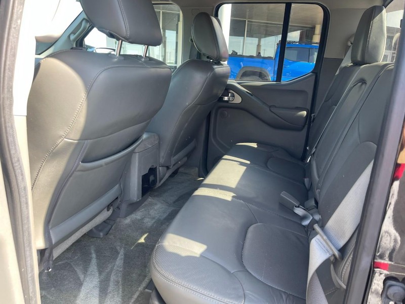 Nissan Frontier Vehicle Image 13