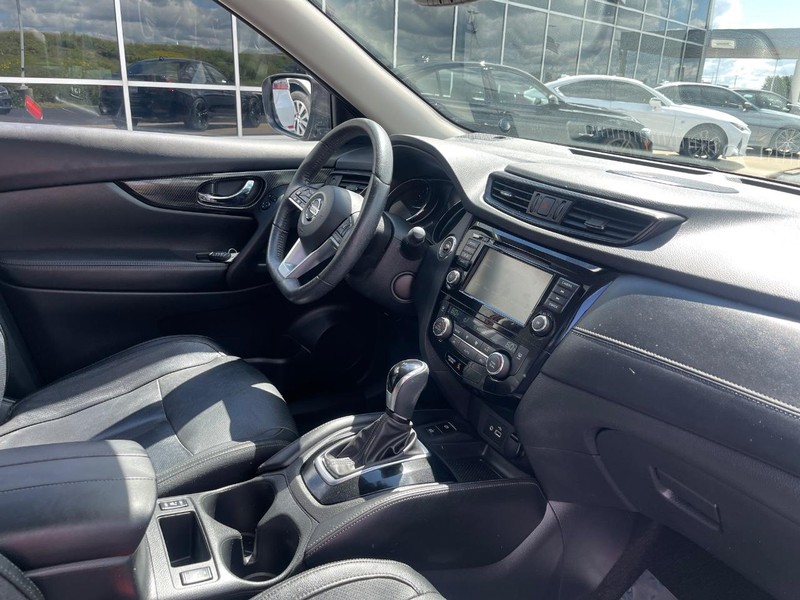 Nissan Rogue Vehicle Image 07