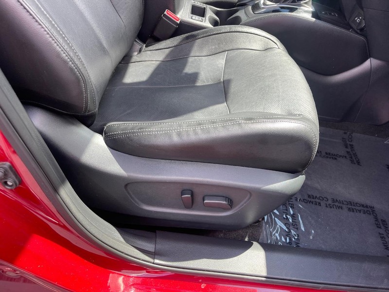 Nissan Rogue Vehicle Image 10