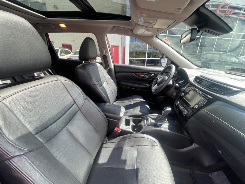 Nissan Rogue Vehicle Image 11