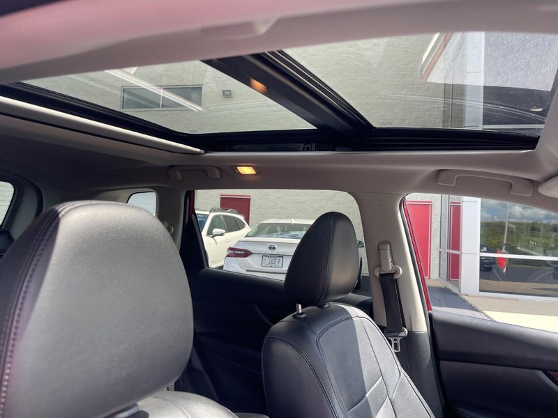 Nissan Rogue Vehicle Image 12