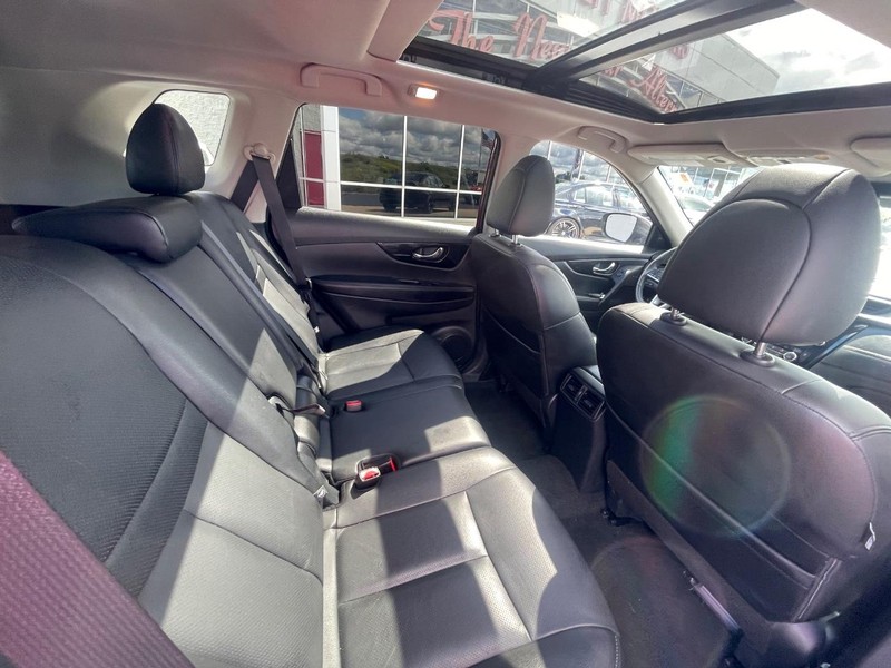 Nissan Rogue Vehicle Image 14