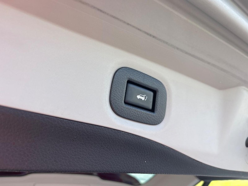 Nissan Rogue Vehicle Image 16