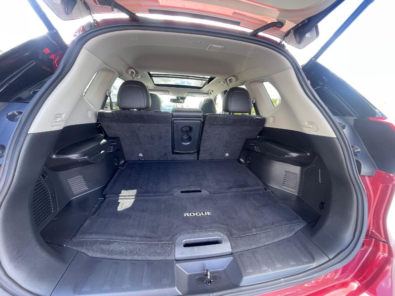 Nissan Rogue Vehicle Image 17