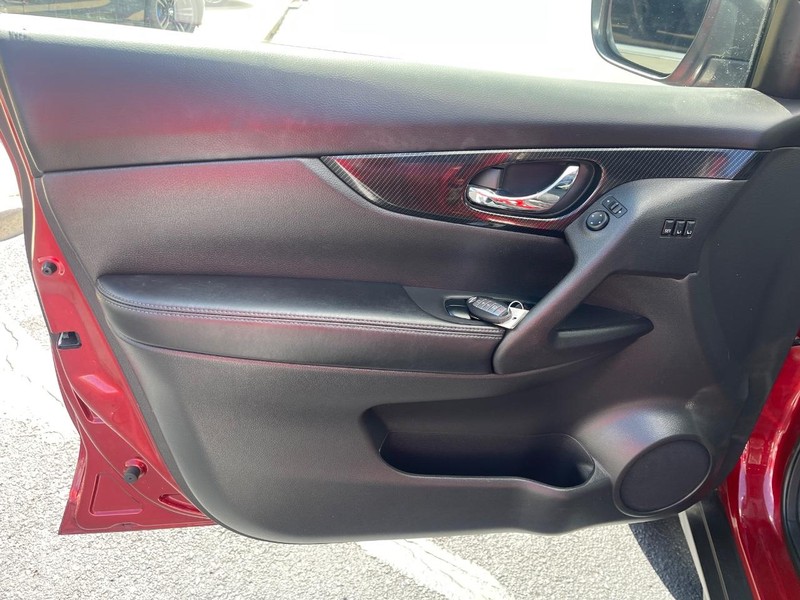 Nissan Rogue Vehicle Image 23