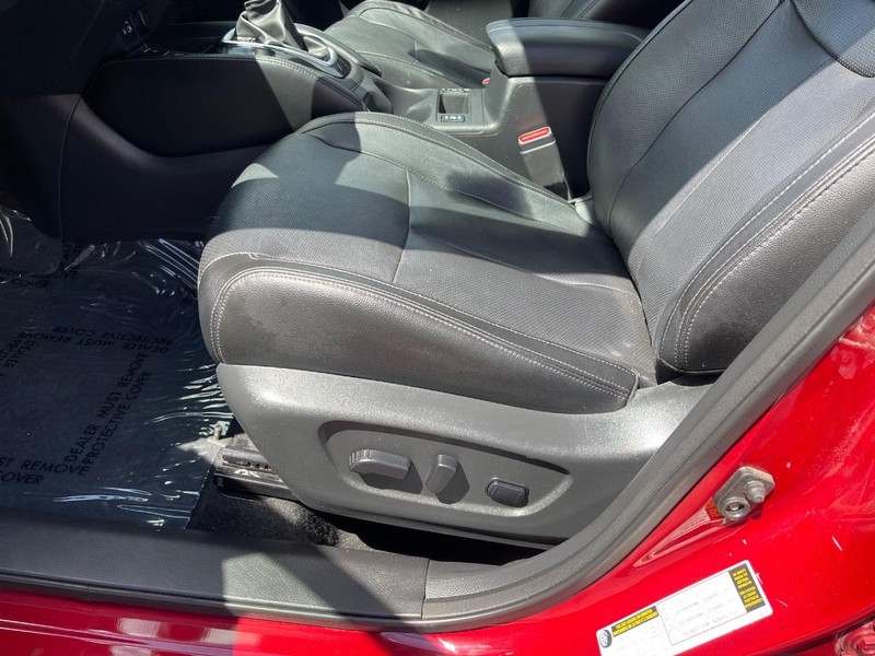 Nissan Rogue Vehicle Image 24