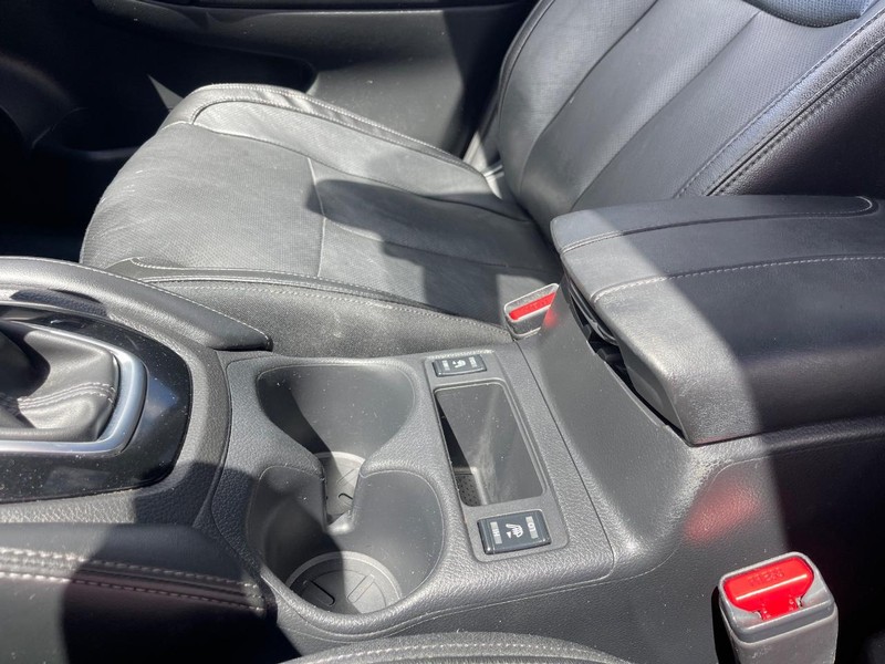 Nissan Rogue Vehicle Image 25