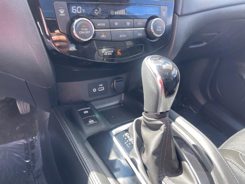 Nissan Rogue Vehicle Image 30