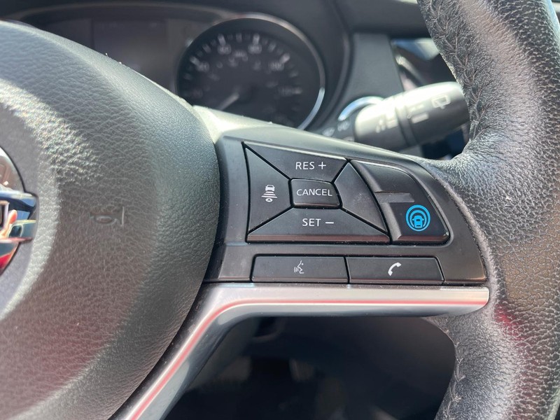 Nissan Rogue Vehicle Image 33