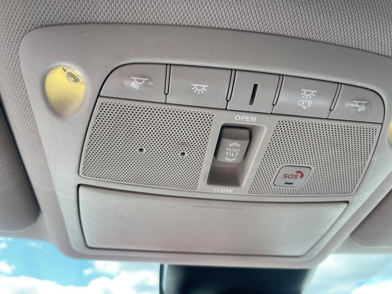 Nissan Rogue Vehicle Image 37