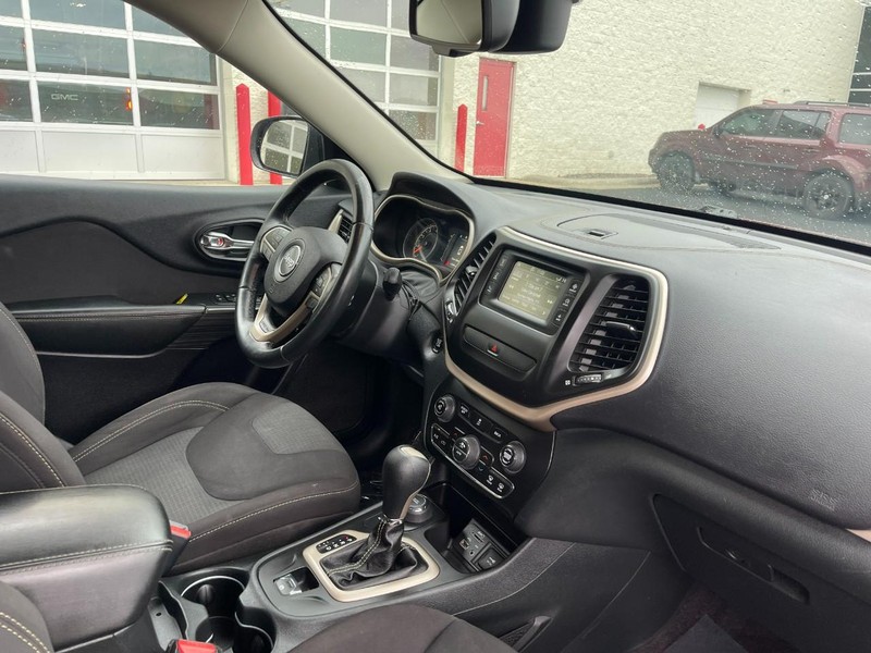 Jeep Cherokee Vehicle Image 09