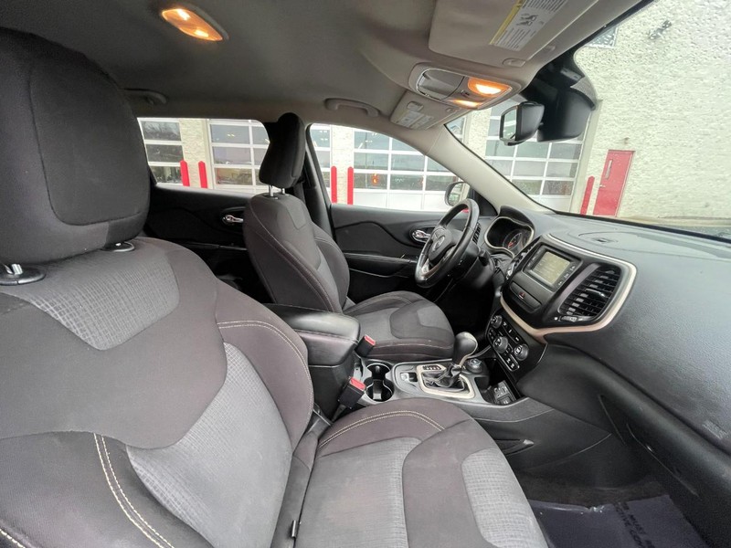 Jeep Cherokee Vehicle Image 10
