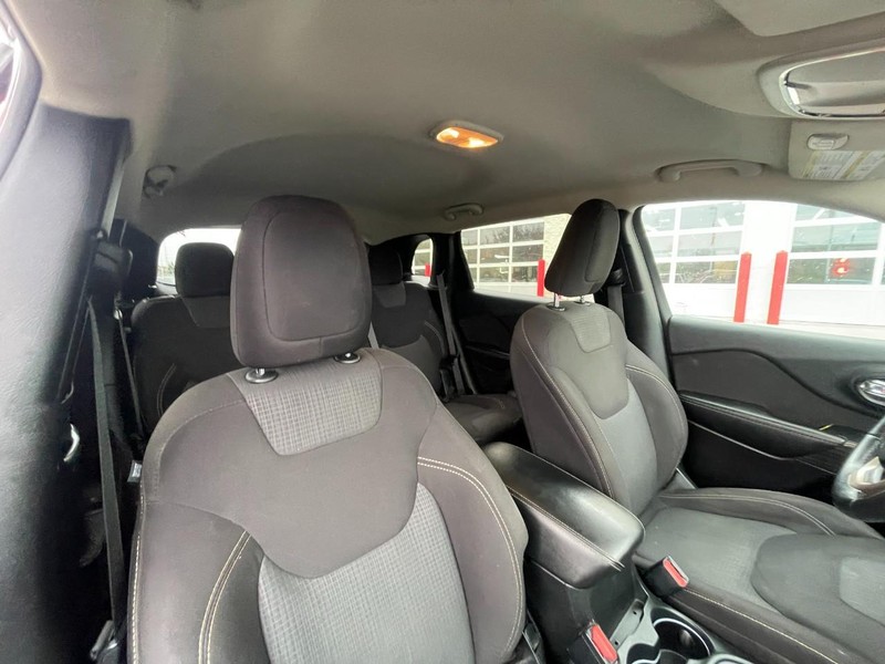 Jeep Cherokee Vehicle Image 11