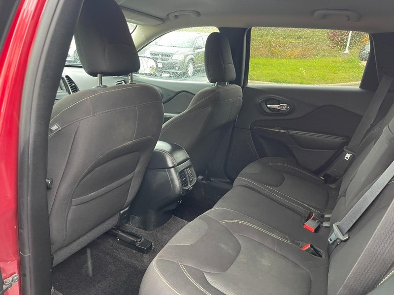 Jeep Cherokee Vehicle Image 17