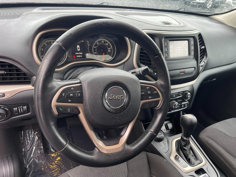 Jeep Cherokee Vehicle Image 21