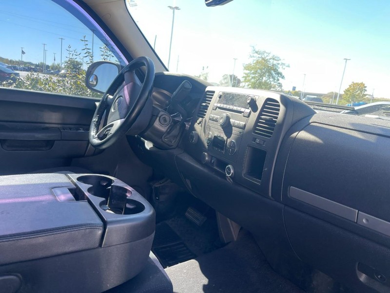 GMC Sierra 2500HD Vehicle Image 02