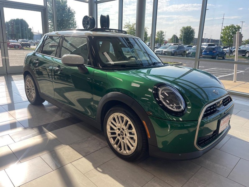 MINI Hardtop 4 Door Vehicle Image 02