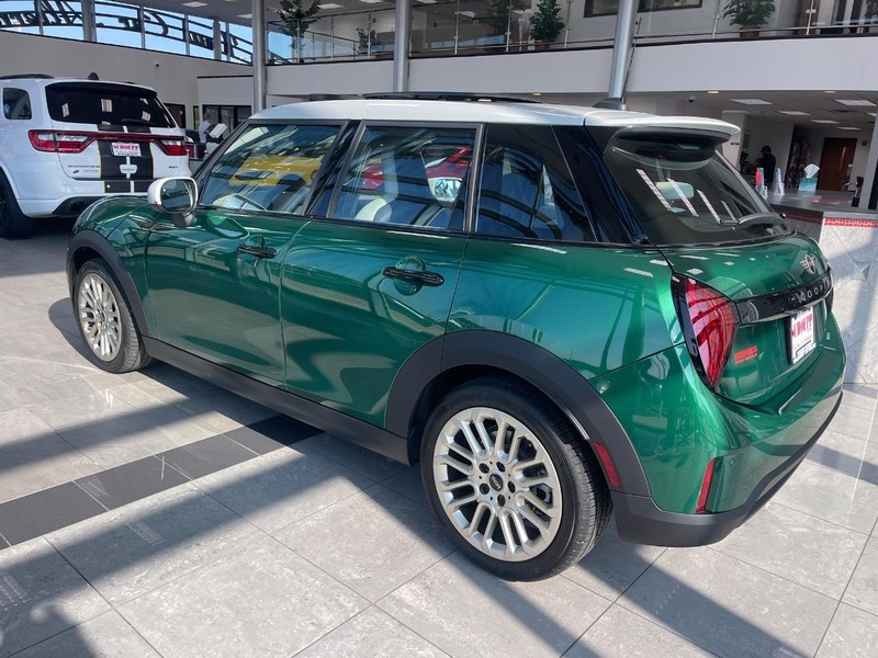 MINI Hardtop 4 Door Vehicle Image 04