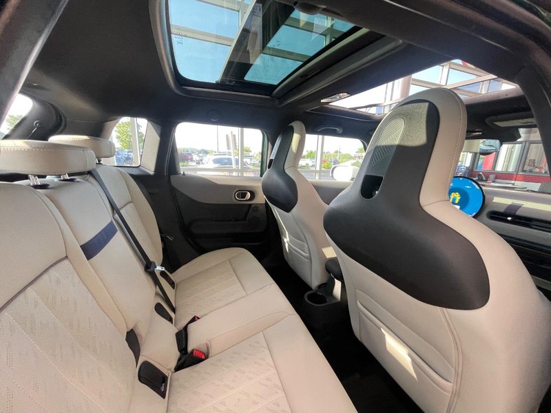 MINI Hardtop 4 Door Vehicle Image 15