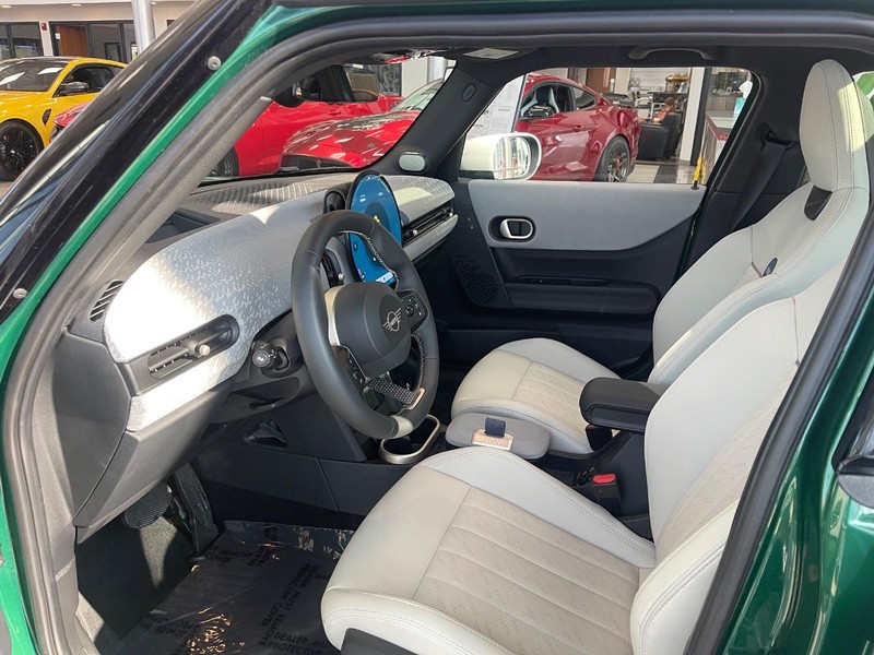 MINI Hardtop 4 Door Vehicle Image 22