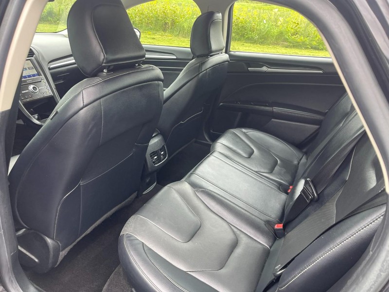 Ford Fusion Hybrid Vehicle Image 13