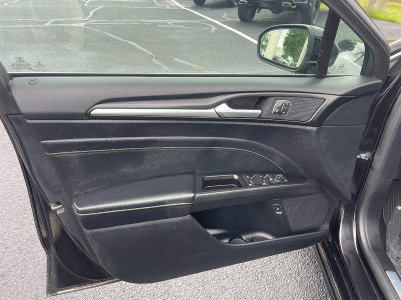 Ford Fusion Hybrid Vehicle Image 15