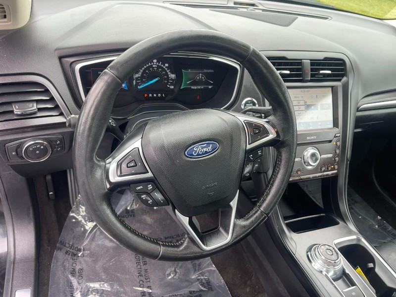 Ford Fusion Hybrid Vehicle Image 17