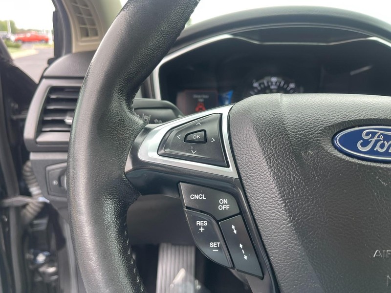 Ford Fusion Hybrid Vehicle Image 18