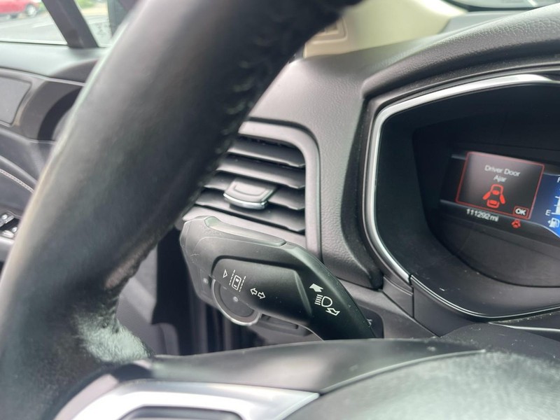 Ford Fusion Hybrid Vehicle Image 20