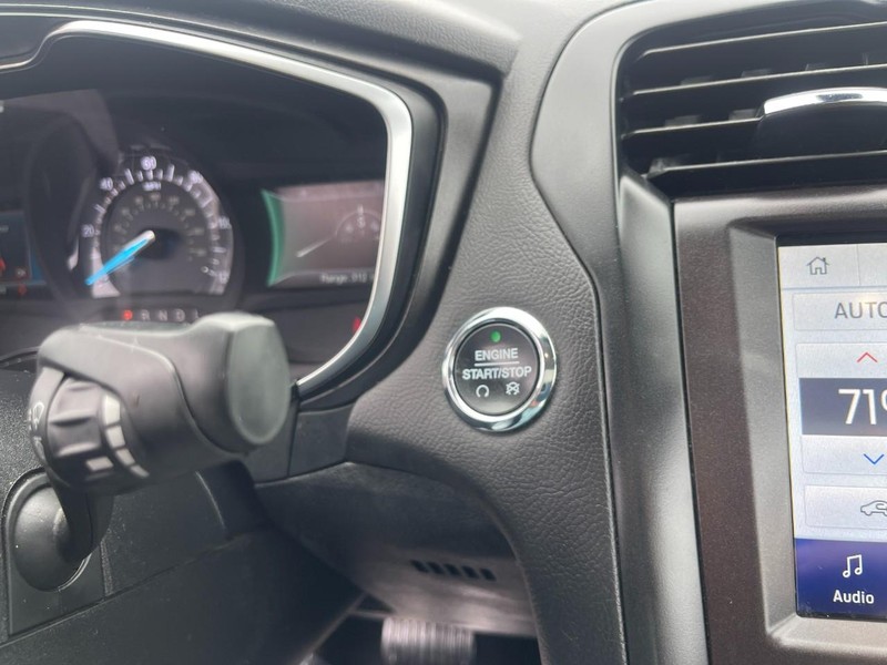 Ford Fusion Hybrid Vehicle Image 25