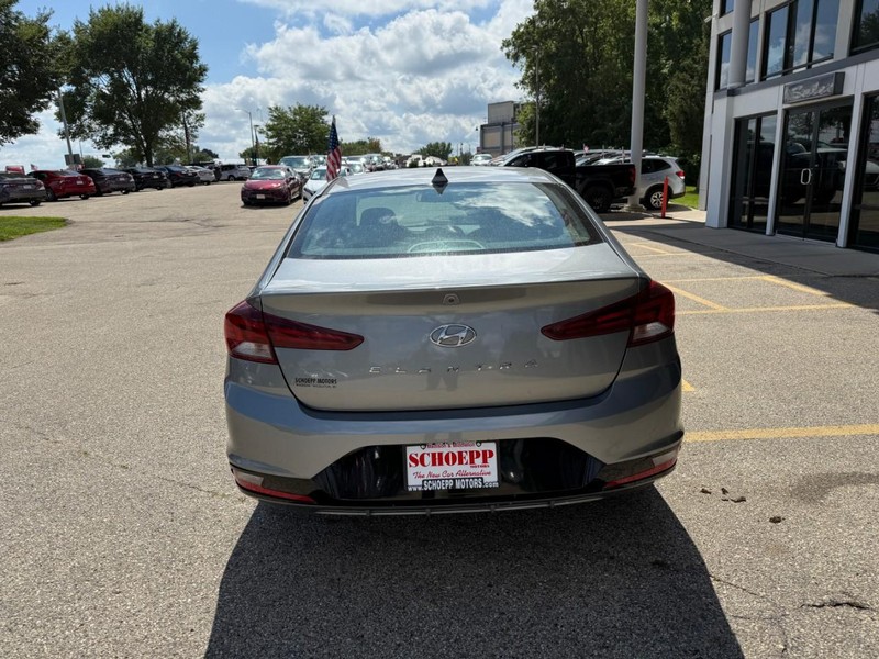 Hyundai Elantra Vehicle Image 06
