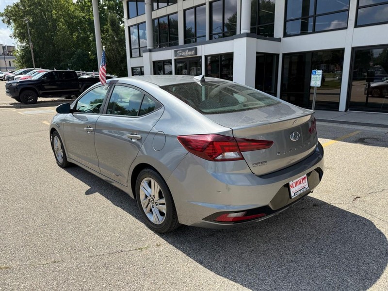 Hyundai Elantra Vehicle Image 07