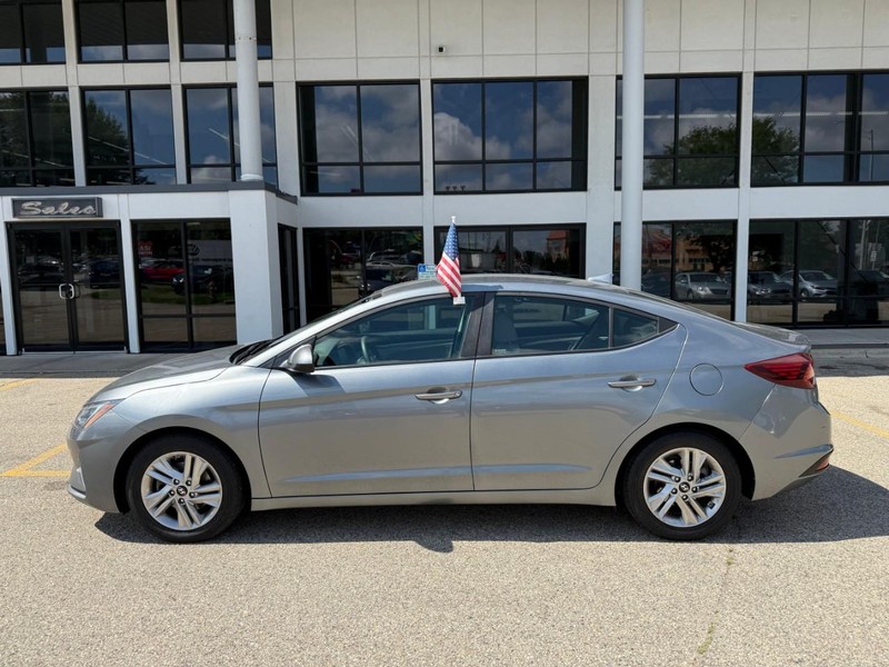 Hyundai Elantra Vehicle Image 08
