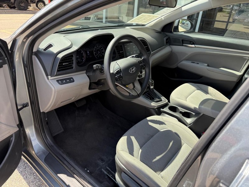 Hyundai Elantra Vehicle Image 10
