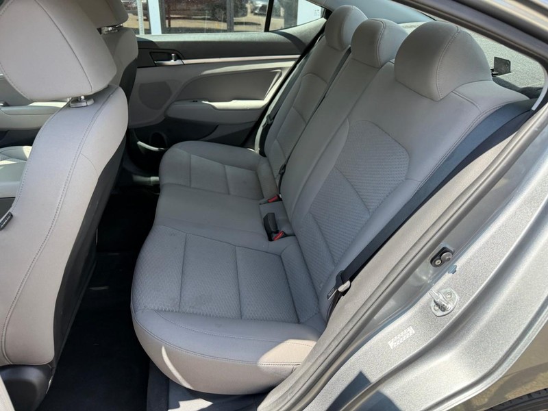 Hyundai Elantra Vehicle Image 11