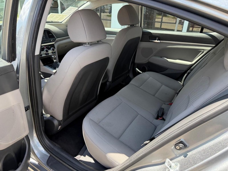 Hyundai Elantra Vehicle Image 12