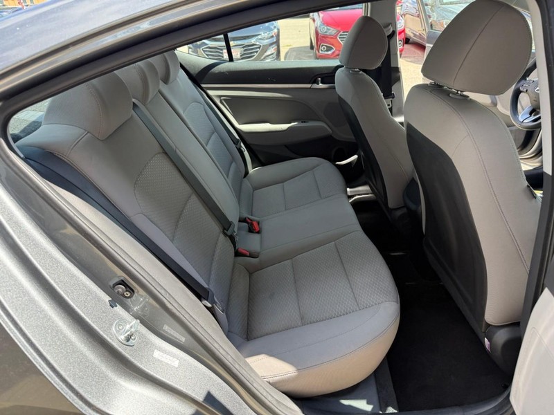 Hyundai Elantra Vehicle Image 13