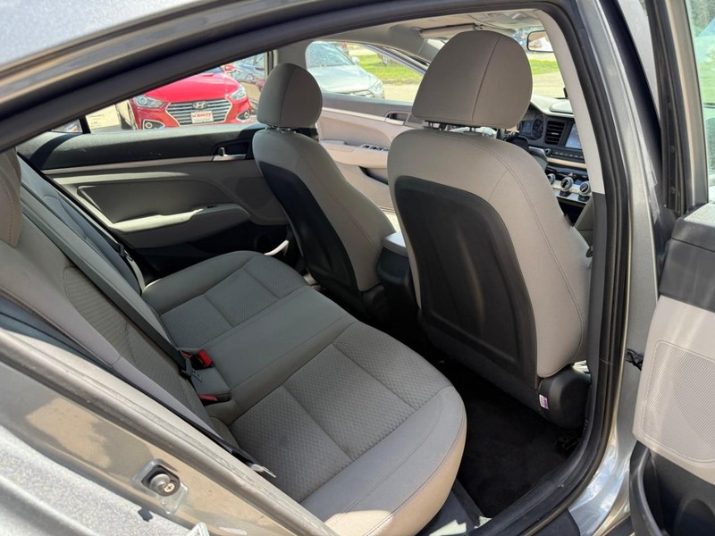 Hyundai Elantra Vehicle Image 14