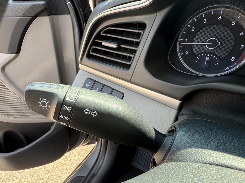 Hyundai Elantra Vehicle Image 20