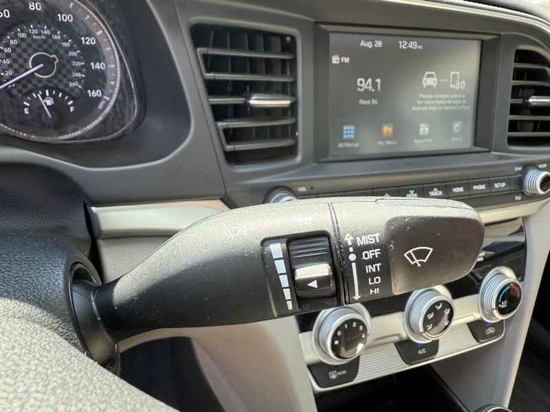 Hyundai Elantra Vehicle Image 21