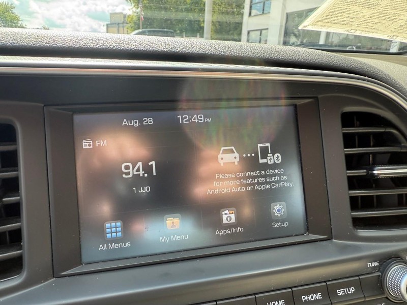 Hyundai Elantra Vehicle Image 23
