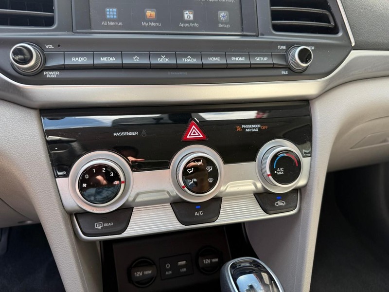 Hyundai Elantra Vehicle Image 25